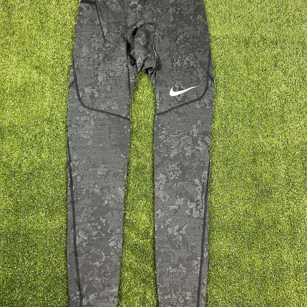 Nike Women's Black and Grey Leggings